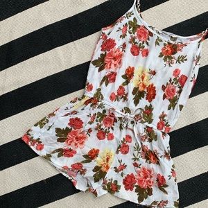 gorgeous floral romper💐💐